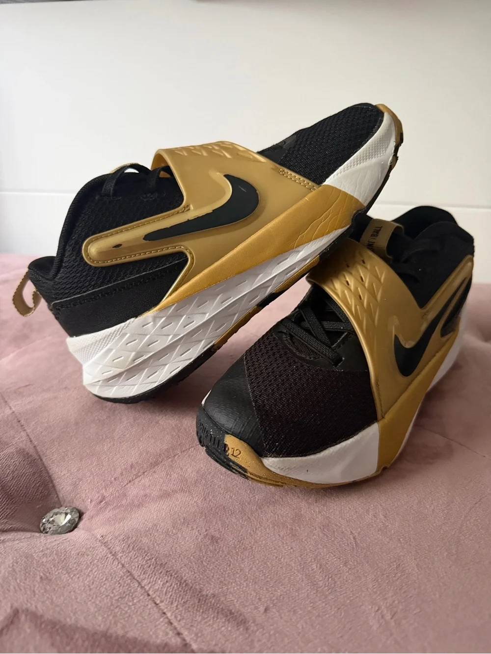 Nike Kids Boys Hustle D12 Basketball Sneakers Size 1 Youth